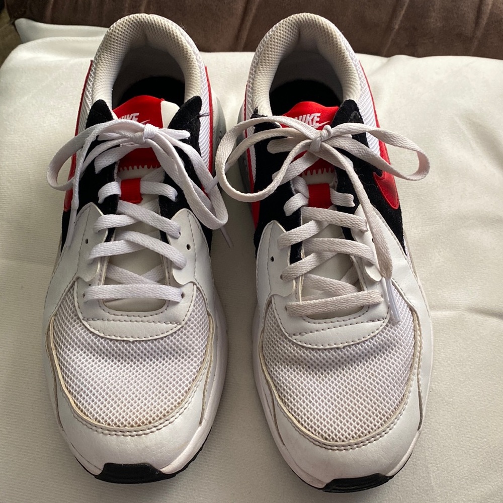 Nike air maxes size 4 kids